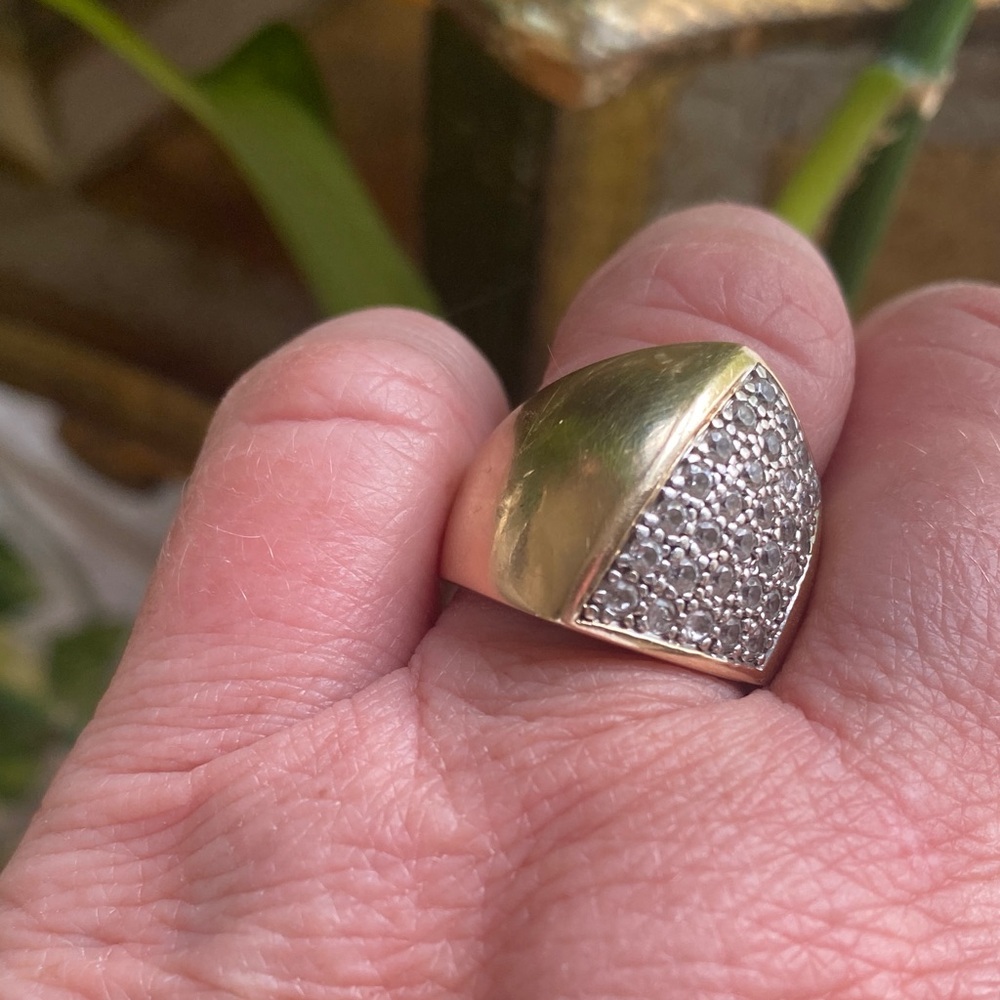 14kt gold and diamond ring.  This is a unique and bold designs. 9.77grams